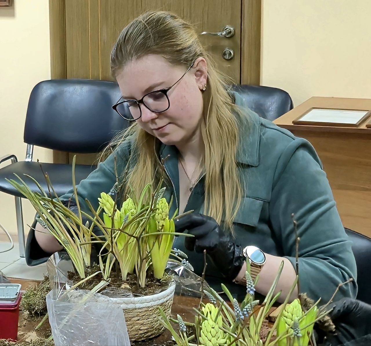 В преддверии 8 марта для женщин-участниц Женсовета следственного управления СК России по Тамбовской области организован мастер-класс по созданию цветочных композиций В преддверии 8 марта для женщин-участниц Женсовета следственного управления СК России по Тамбовской области организован мастер-класс по созданию цветочных композиций