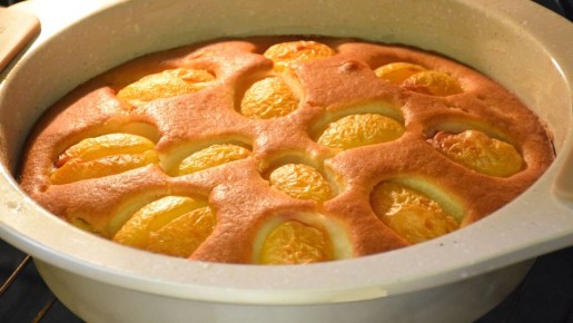 Нежный пирог с абрикосами: быстро и вкусно на кефире
