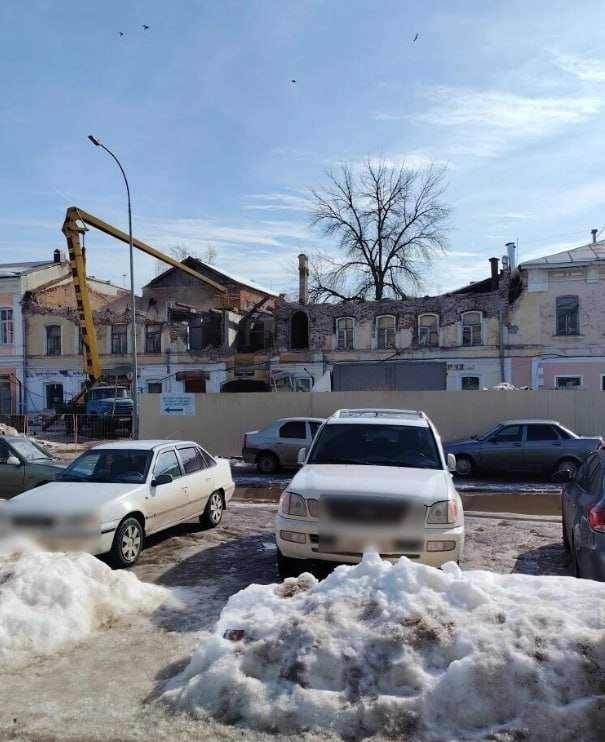 В аварийном здании на улице Коммунальной сделают временную крышу