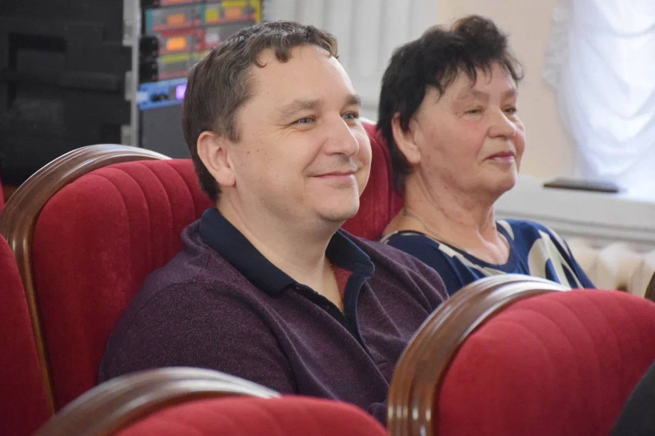 Максим Косенков: Сегодня свой профессиональный праздник отмечают работники жилищно-коммунального хозяйства и бытового обслуживания Максим Косенков: Сегодня свой профессиональный праздник отмечают работники жилищно-коммунального хозяйства и бытового обслуживания