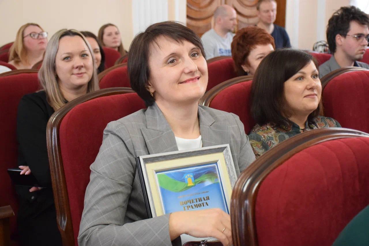 Максим Косенков: Сегодня свой профессиональный праздник отмечают работники жилищно-коммунального хозяйства и бытового обслуживания Максим Косенков: Сегодня свой профессиональный праздник отмечают работники жилищно-коммунального хозяйства и бытового обслуживания