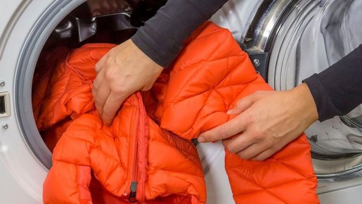 Как правильно стирать и сушить пуховик, не тратя деньги на гели для стирки