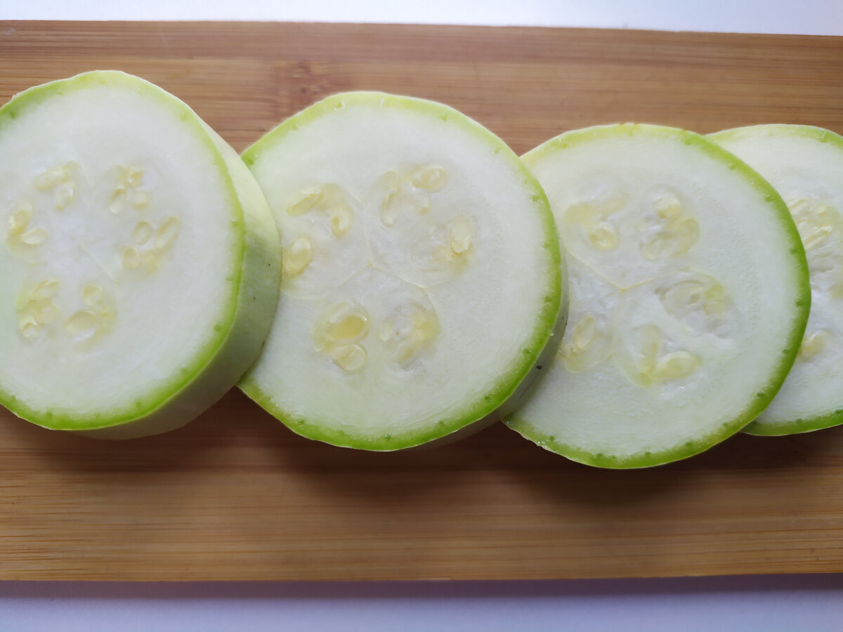 Вкусная закуска из запеченных овощей и сыра: просто и полезно