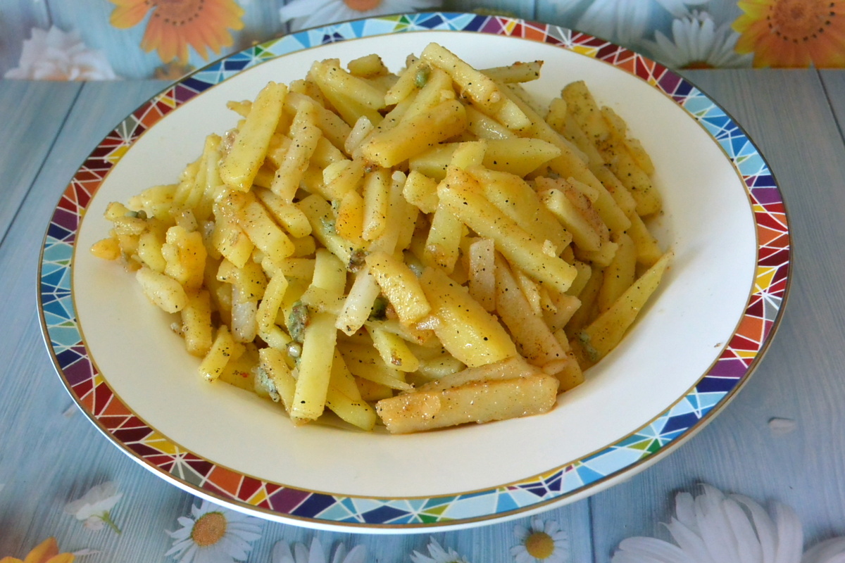 Как приготовить картошку по-корейски: острая закуска к шашлыку