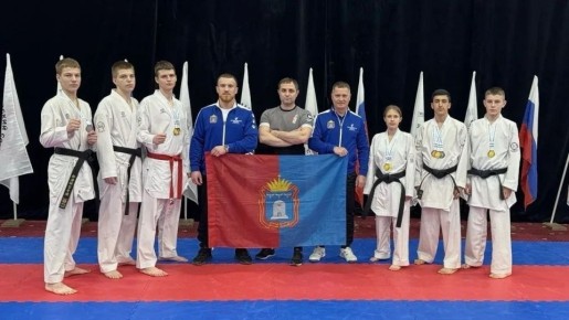 Воспитанники спортшкол № 1 и № 3 привезли с Первенства России по всестилевому каратэ 19 медалей