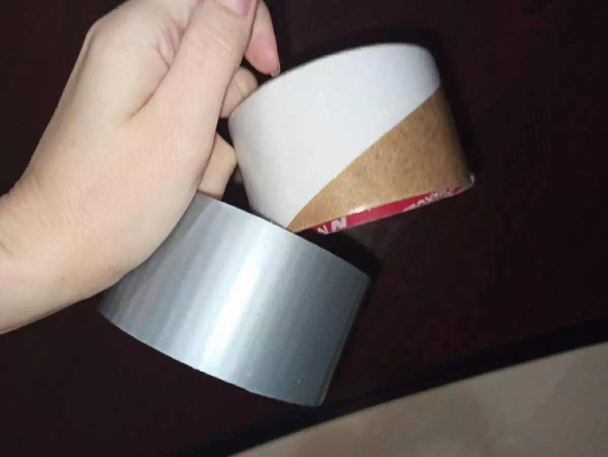 Как легко удалить скотч с любых поверхностей: проверенные лайфхаки