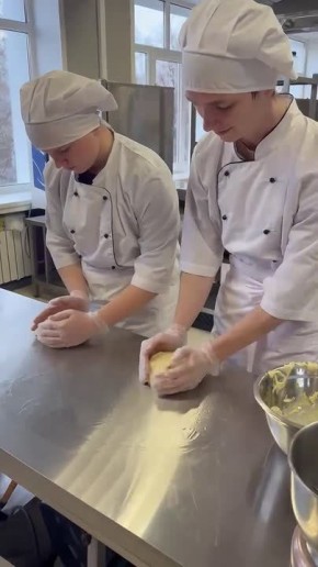 Наша съёмочная группа сегодня работает в колледже общественного питания, торговли и сервиса