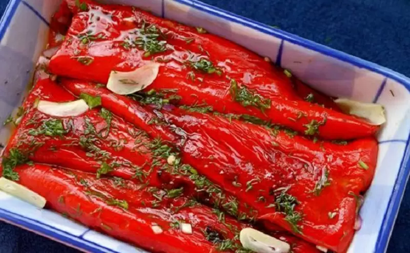 Балканские маринованные перцы: закуска, которая затмит шашлык
