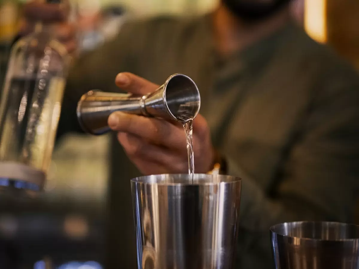 Кому на пользу: Как средневековый настой стал основой для современных коктейлей