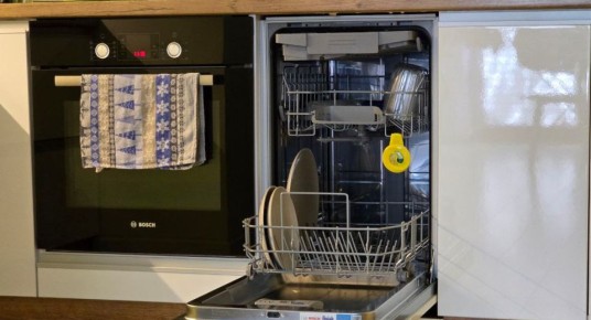 Как соль для посудомойки возвращает блеск вашим стаканам