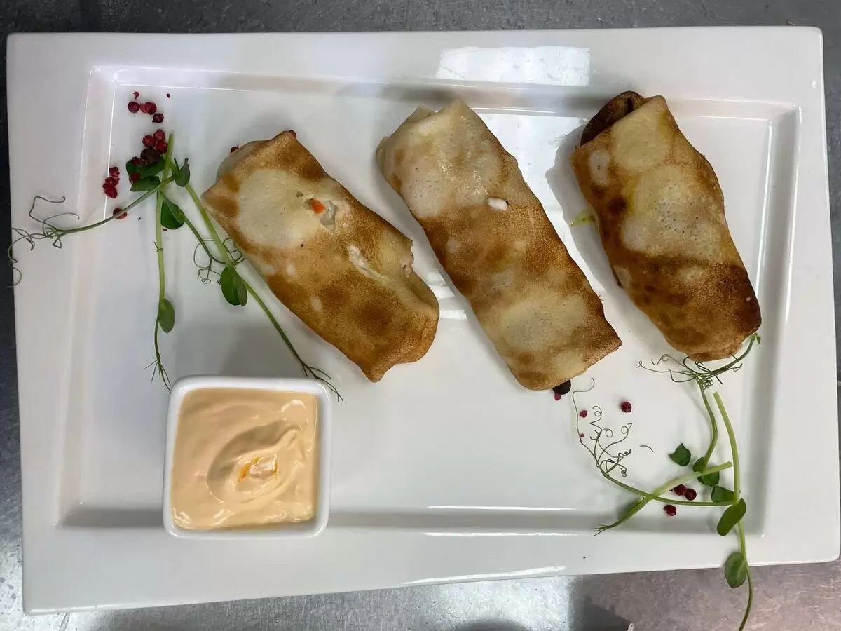 Трио блинов: кулинарная симфония с уткой, кроликом и рыбой