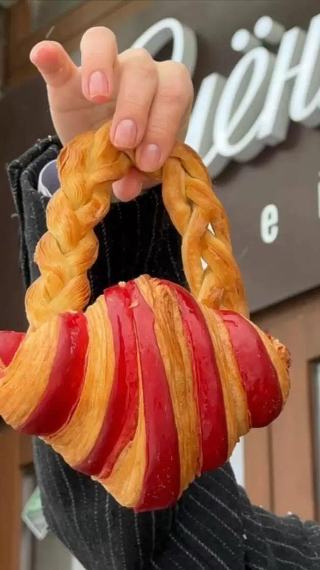 Сумочки-круассаны снова в моде: сеть «АЛЁНКА» готовит сюрприз к 8 Марта