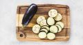 От классики к кухонным хитростям: баклажаны под чесночным соусом