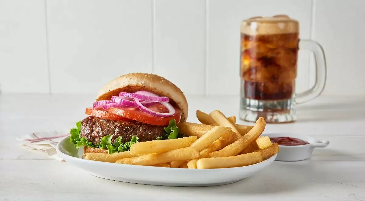 Невролог раскрыла неожиданные свойства фастфуда для облегчения мигрени