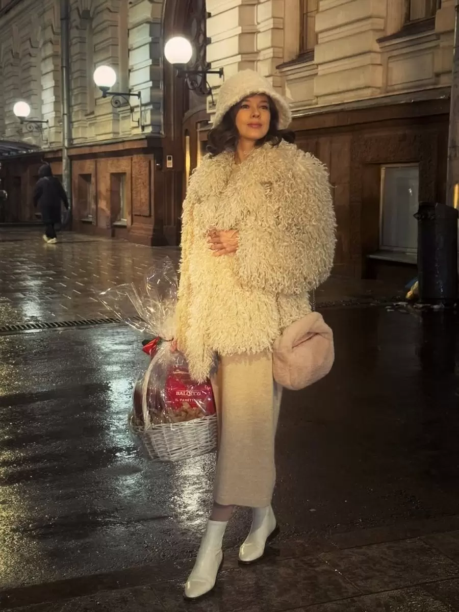 Зимний стиль звезд: как знаменитости сочетают тепло и моду