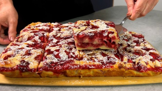 Рецепт волшебного пирога с клубникой: легкость и вкус в каждом кусочке