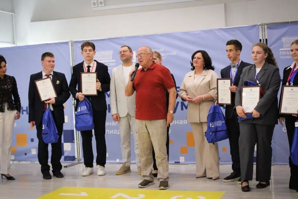 Пятеро школьников из Тамбовской области станут участниками игры «Умницы и умники» на Первом канале (12+)