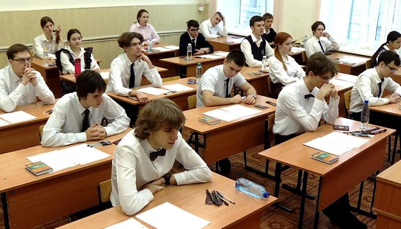Мошенники предлагают купить школьникам “слитые ответы” ЕГЭ