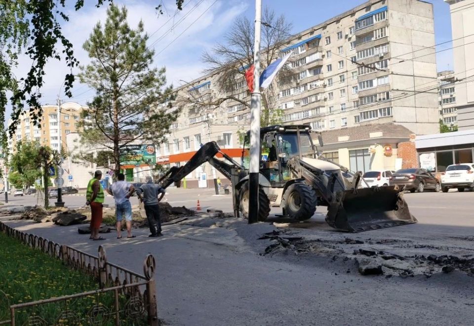Сегодня на улице Чичканова, на участке от Советской до улицы Бориса Васильева, стартовали дорожные работы Сегодня на улице Чичканова, на участке от Советской до улицы Бориса Васильева, стартовали дорожные работы