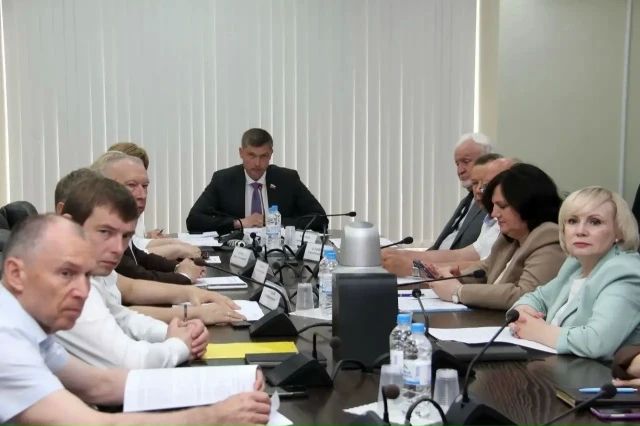 Облдума в первом чтении приняла законопроект о новых выплатах медикам скорых