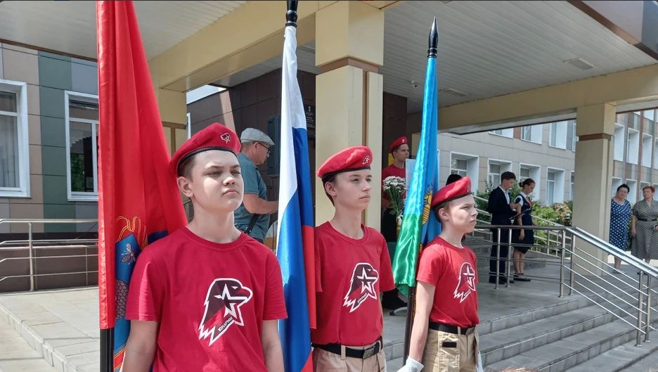 Память тамбовчанина - участника специальной военной операции увековечили в школе №17 Память тамбовчанина - участника специальной военной операции увековечили в школе №17