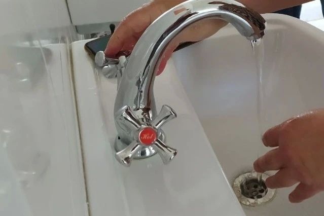 Максим Косенков потребовал исключить новые перебои с водоснабжением