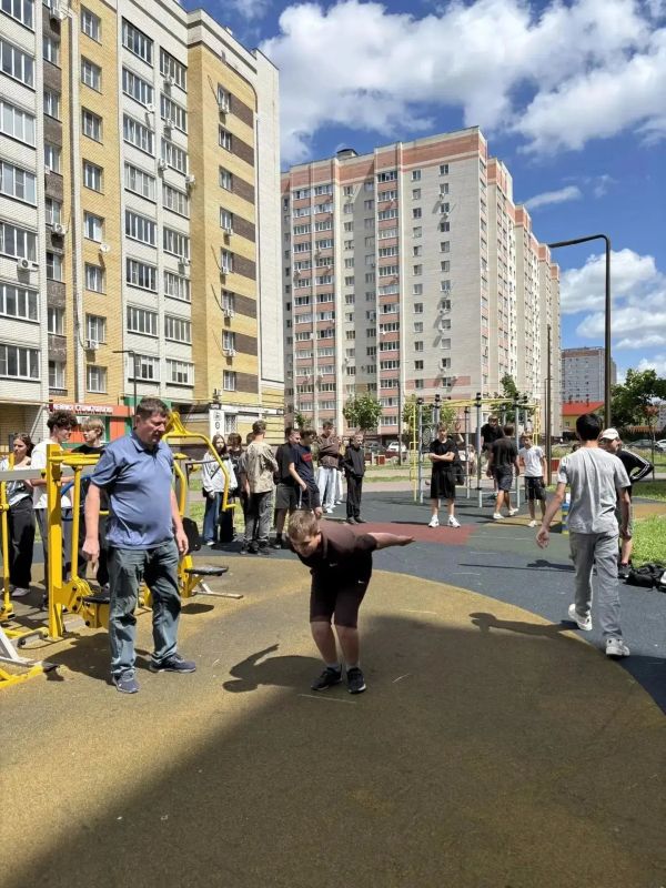 В сквере «Подсолнух» на улице Свободной, 10б развернулся настоящий праздник движения и здорового образа жизни В сквере «Подсолнух» на улице Свободной, 10б развернулся настоящий праздник движения и здорового образа жизни