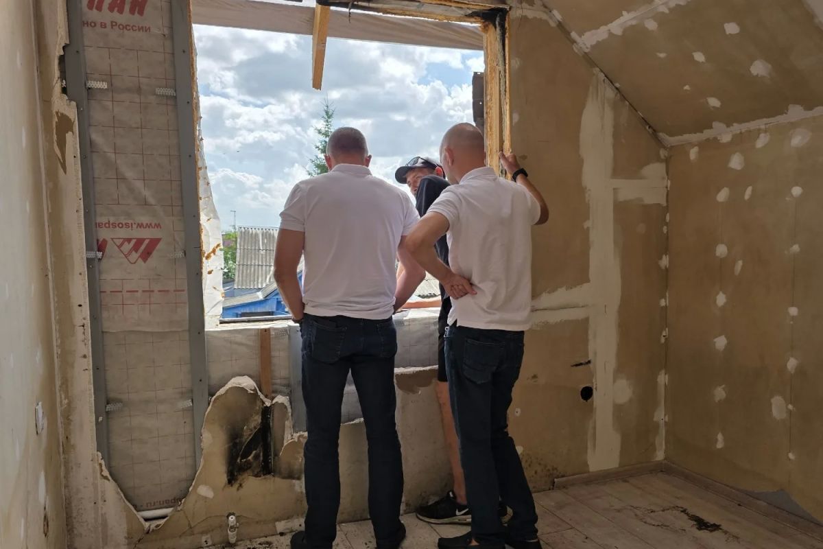 Максим Харников посетил в Мичуринске дома, пострадавшие зимой от атаки БПЛА Максим Харников посетил в Мичуринске дома, пострадавшие зимой от атаки БПЛА