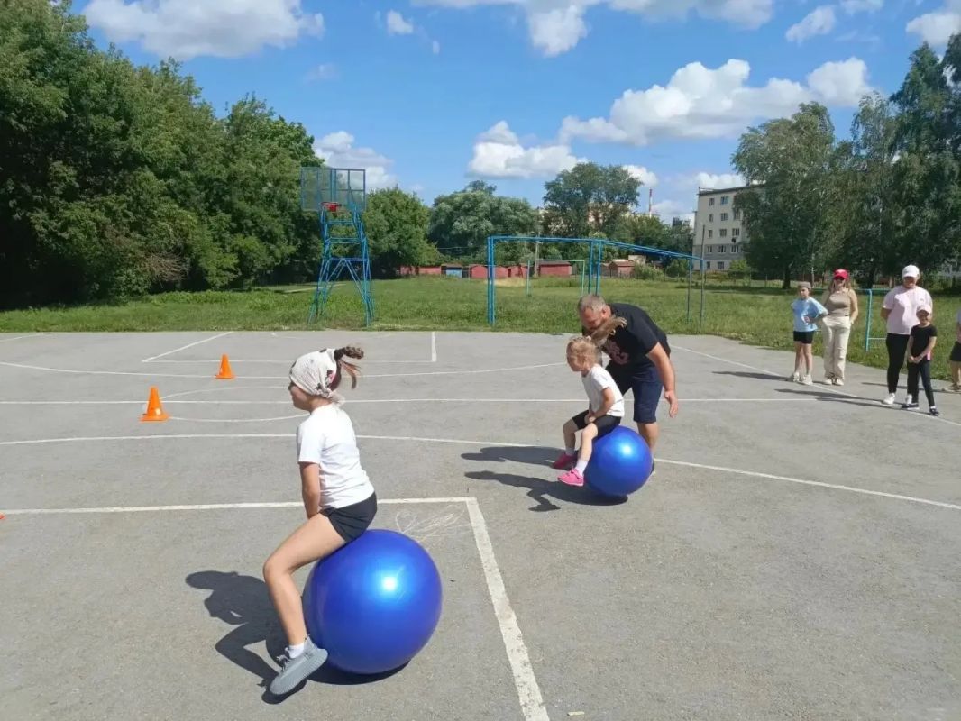 В Тамбове прошли семейные спортивные соревнования «Мама, папа, я — спортивная семья» В Тамбове прошли семейные спортивные соревнования «Мама, папа, я — спортивная семья»