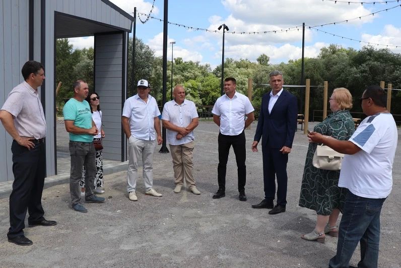 Завершается благоустройство набережной реки Вороны в Уварове Завершается благоустройство набережной реки Вороны в Уварове