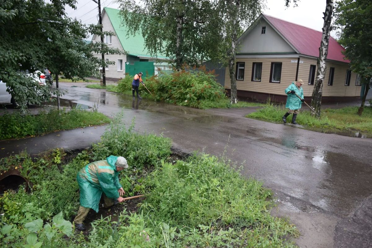 Дождь не помеха: плановая очистка водоотводных каналов Тамбова проводится по графику Дождь не помеха: плановая очистка водоотводных каналов Тамбова проводится по графику