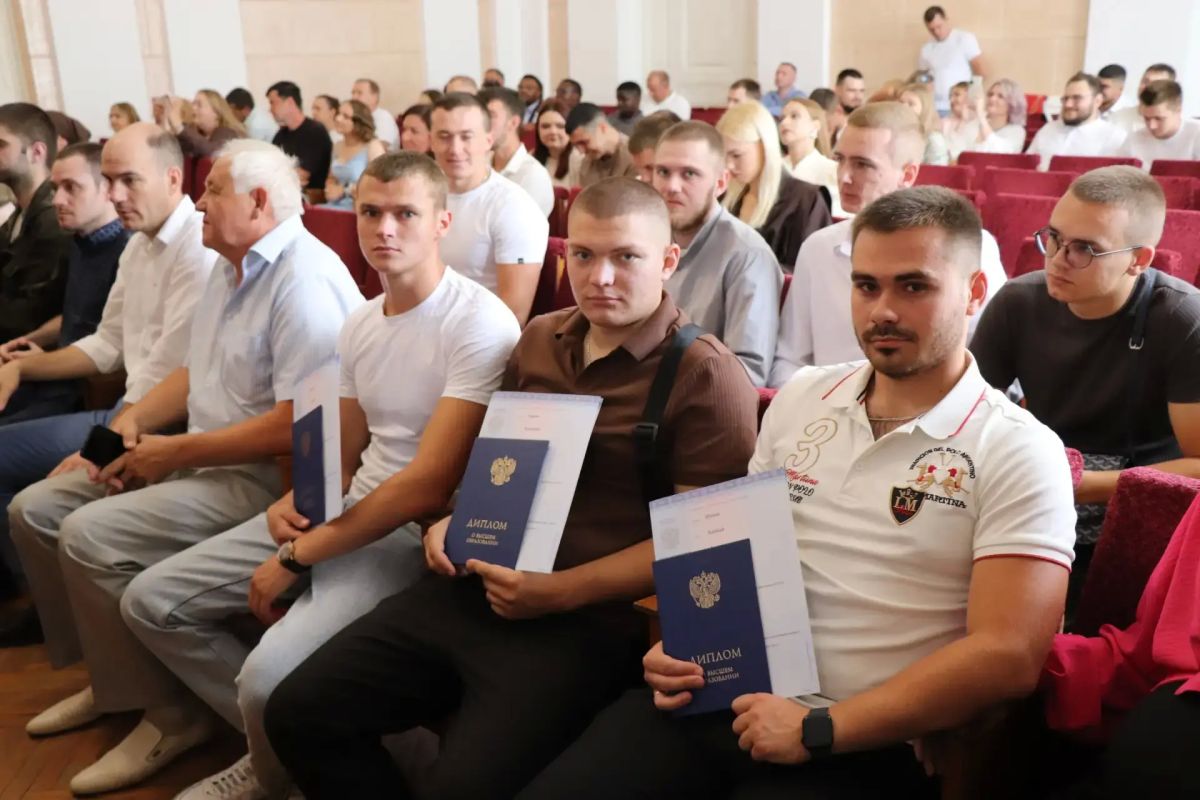 Выпускникам Института архитектуры, строительства и транспорта ТГТУ вручили дипломы Выпускникам Института архитектуры, строительства и транспорта ТГТУ вручили дипломы