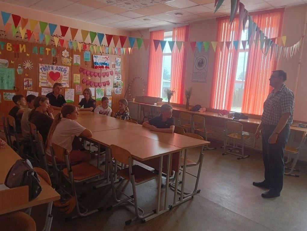 В лагере дневного пребывания «Поиск» на базе МБОУ Заворонежская СОШ состоялось мероприятие в рамках Всероссийской недели правовой помощи по вопросам защиты семьи В лагере дневного пребывания «Поиск» на базе МБОУ Заворонежская СОШ состоялось мероприятие в рамках Всероссийской недели правовой помощи по вопросам защиты семьи