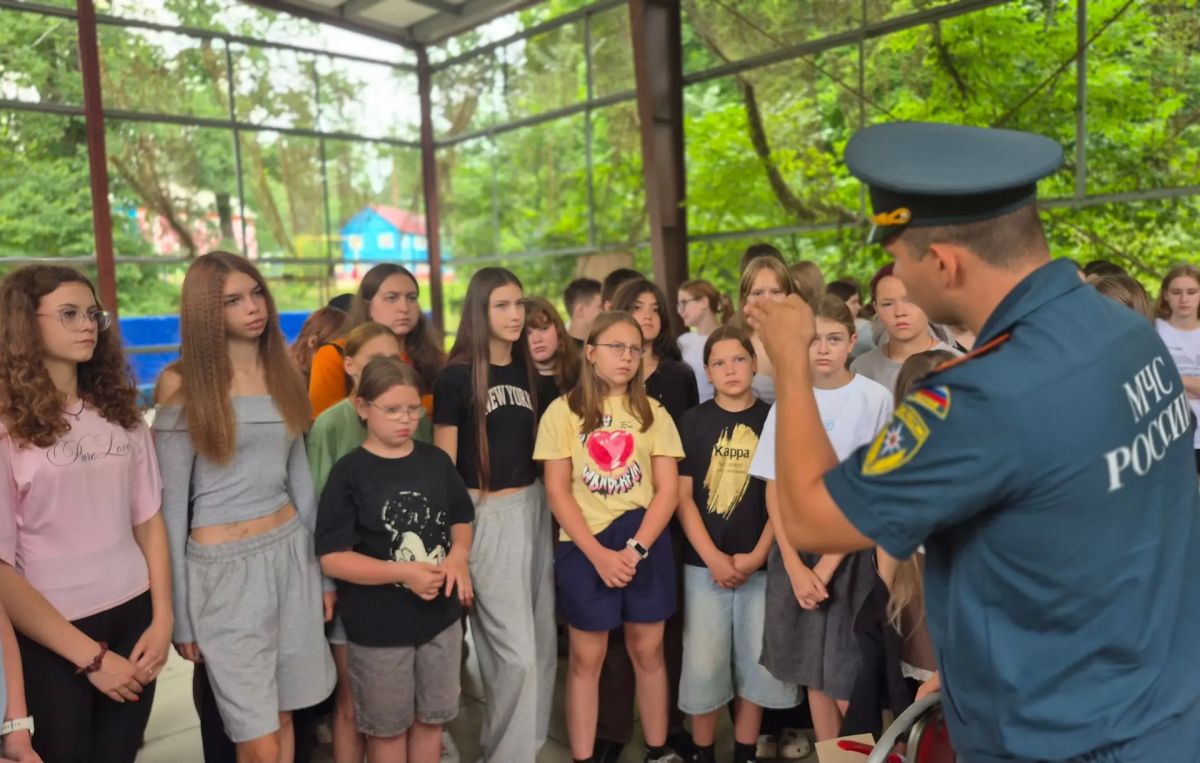 Тамбовские следователи посетили детский лагерь «Юность» и поговорили с подростками о правилах поведения и выборе будущей профессии Тамбовские следователи посетили детский лагерь «Юность» и поговорили с подростками о правилах поведения и выборе будущей профессии