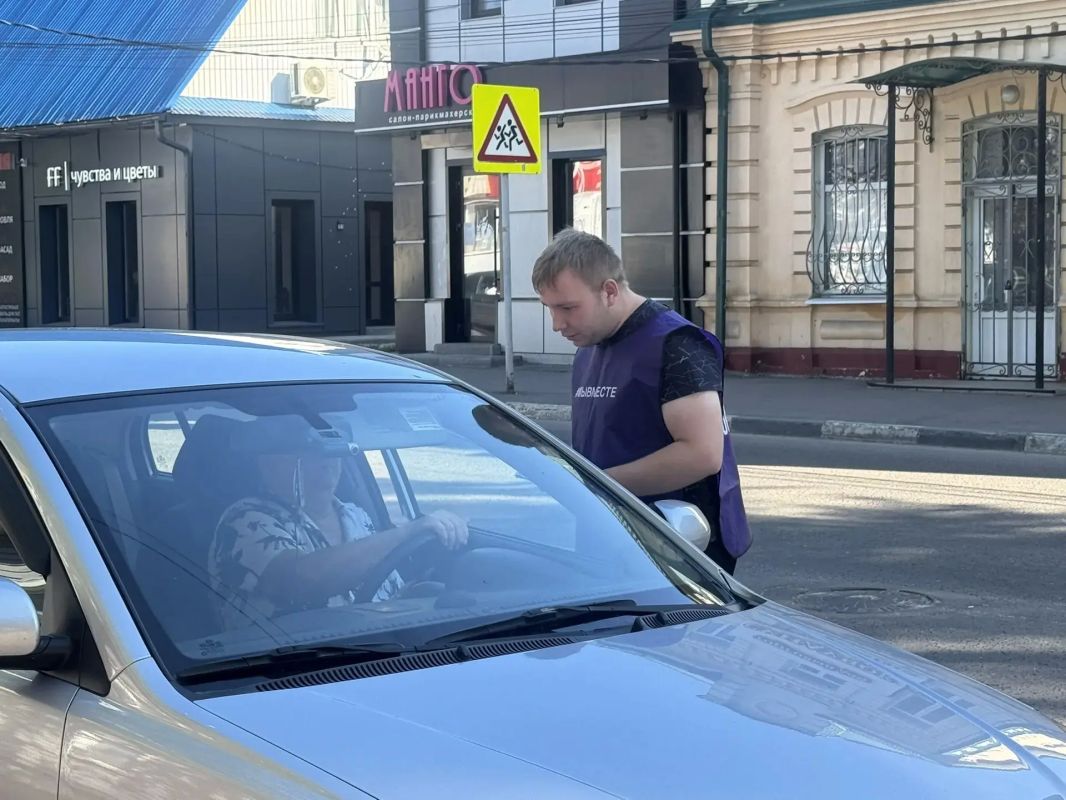 Сегодня, 20 июля, на всех работающих автозаправочных станциях Тамбовской области, где формируются очереди, начали дежурить волонтёры Сегодня, 20 июля, на всех работающих автозаправочных станциях Тамбовской области, где формируются очереди, начали дежурить волонтёры