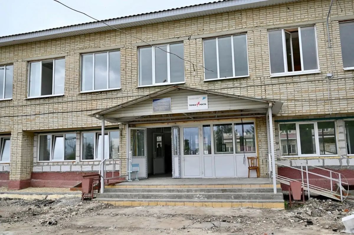Школа № 2 в Дмитриевке готова на 68% — работы идут с опережением графика Школа № 2 в Дмитриевке готова на 68% — работы идут с опережением графика