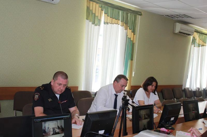 В управлении по вопросам миграции УМВД России по Тамбовской области продолжила работу Комиссия по признанию соотечественников владеющими русским языком В управлении по вопросам миграции УМВД России по Тамбовской области продолжила работу Комиссия по признанию соотечественников владеющими русским языком