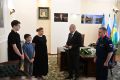 Максим Косенков: Вместе с заместителем командующего Дальней авиацией передал Орден Мужества вдове и сыновьям погибшего лётчика, майора Расула Жантуева