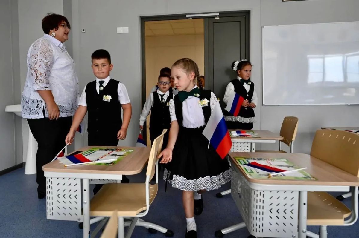 1 сентября в микрорайоне Бокино города Тамбова состоялась торжественная линейка, посвящённая открытию Школы – Центра технологического образования имени Героя России Анатолия Ерёменко 1 сентября в микрорайоне Бокино города Тамбова состоялась торжественная линейка, посвящённая открытию Школы – Центра технологического образования имени Героя России Анатолия Ерёменко