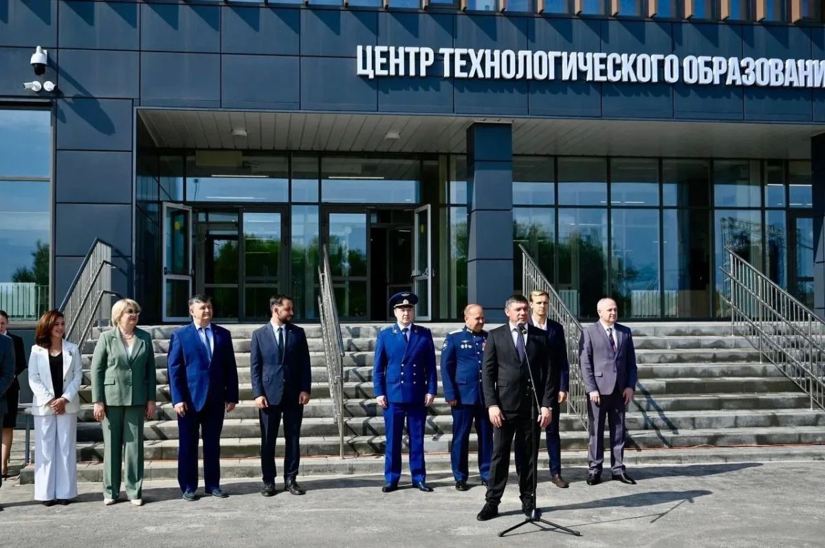 1 сентября в микрорайоне Бокино города Тамбова состоялась торжественная линейка, посвящённая открытию Школы – Центра технологического образования имени Героя России Анатолия Ерёменко 1 сентября в микрорайоне Бокино города Тамбова состоялась торжественная линейка, посвящённая открытию Школы – Центра технологического образования имени Героя России Анатолия Ерёменко