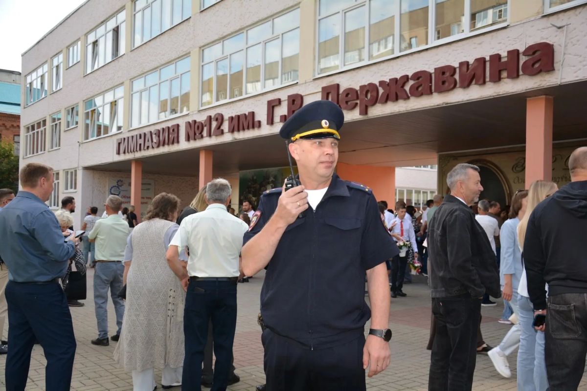 Сотрудники тамбовской полиции обеспечили охрану общественного порядка в День знаний Сотрудники тамбовской полиции обеспечили охрану общественного порядка в День знаний