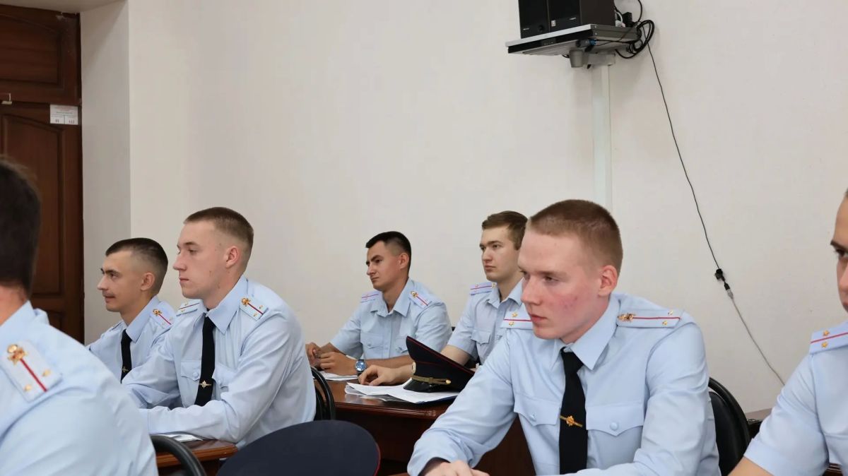 Заместитель начальника УМВД встретился с выпускниками образовательных учреждений МВД России Заместитель начальника УМВД встретился с выпускниками образовательных учреждений МВД России