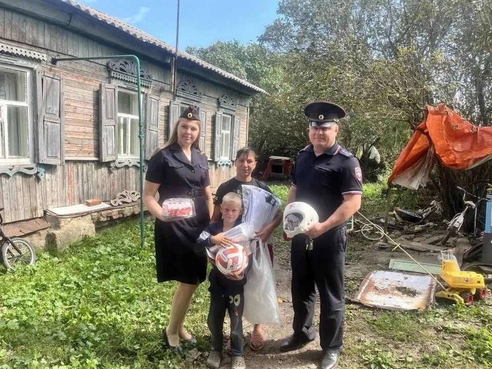 Сотрудники ОМВД России «Тамбовский» приняли участие во Всероссийской акции «Помоги пойти учиться» Сотрудники ОМВД России «Тамбовский» приняли участие во Всероссийской акции «Помоги пойти учиться»