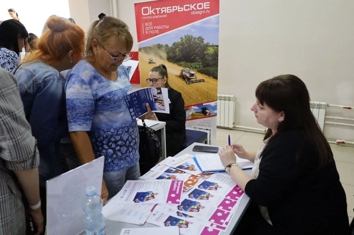 3 сентября в Тамбове на площадке Державинского университета прошла ярмарка трудоустройства для сотрудников логистического центра Wildberries в Котовске, которые потеряли работу 3 сентября в Тамбове на площадке Державинского университета прошла ярмарка трудоустройства для сотрудников логистического центра Wildberries в Котовске, которые потеряли работу