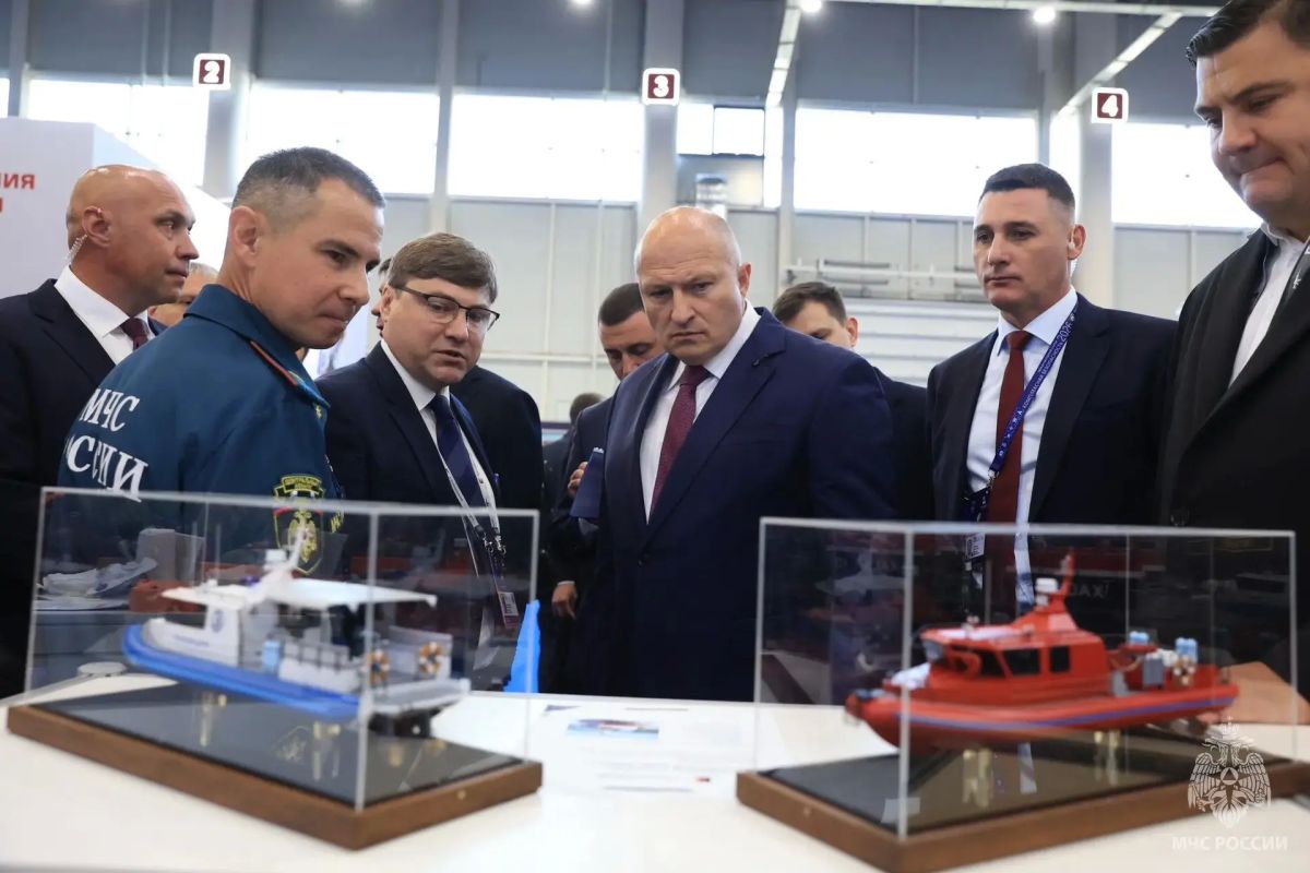 Глава МЧС России ознакомился с передовыми разработками подведомственных организаций МЧС России Глава МЧС России ознакомился с передовыми разработками подведомственных организаций МЧС России