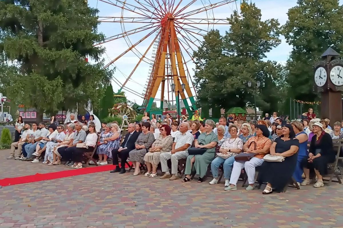 Оркестр и красная дорожка: наградили победителей конкурса «Тамбов в цвету» Оркестр и красная дорожка: наградили победителей конкурса «Тамбов в цвету»