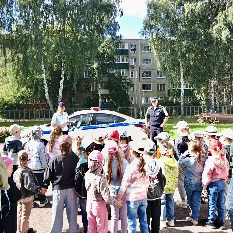 Госавтоинспекторы в гостях у воспитанников МБДОУ «Детский сад №16» Колокольчик» г.Мичуринск Госавтоинспекторы в гостях у воспитанников МБДОУ «Детский сад №16» Колокольчик» г.Мичуринск