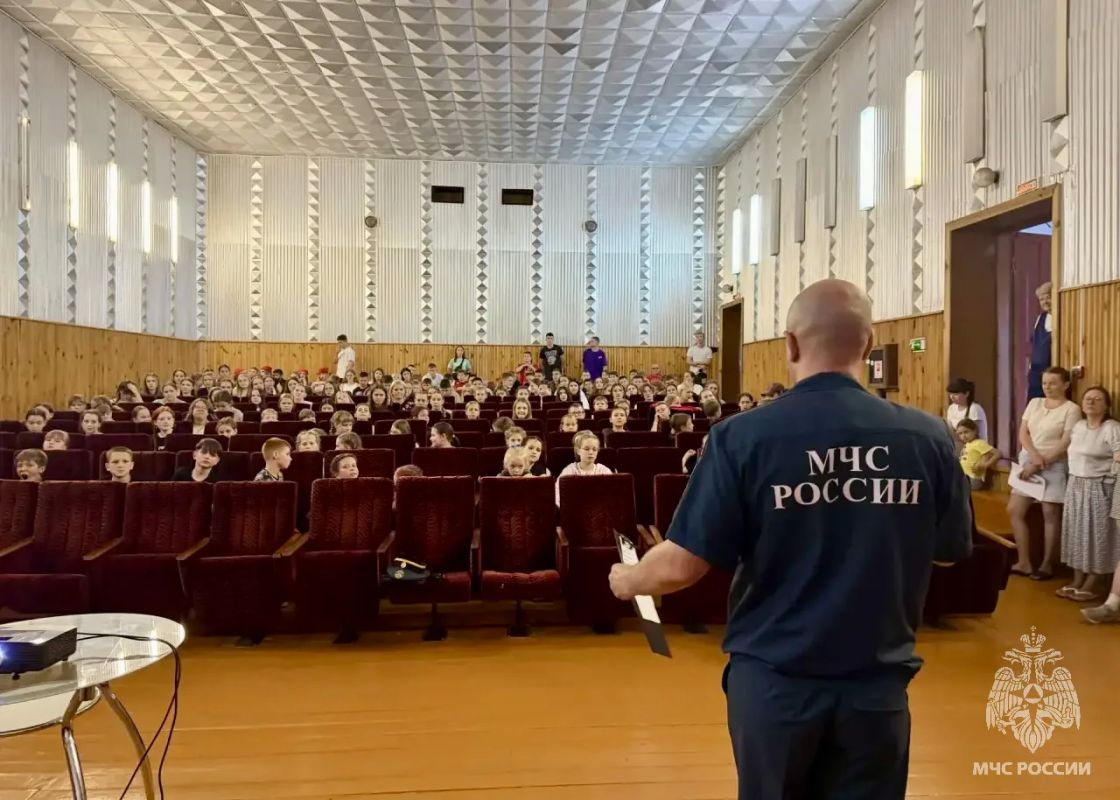 Безопасных выходных!. В предстоящие выходные дни сотрудники МЧС России желают гостям и жителям нашего города спокойных и теплых дней! Соблюдайте правила пожарной безопасности и не забывайте, что купальный сезон - завершен!... Безопасных выходных!. В предстоящие выходные дни сотрудники МЧС России желают гостям и жителям нашего города спокойных и теплых дней! Соблюдайте правила пожарной безопасности и не забывайте, что купальный сезон - завершен!...