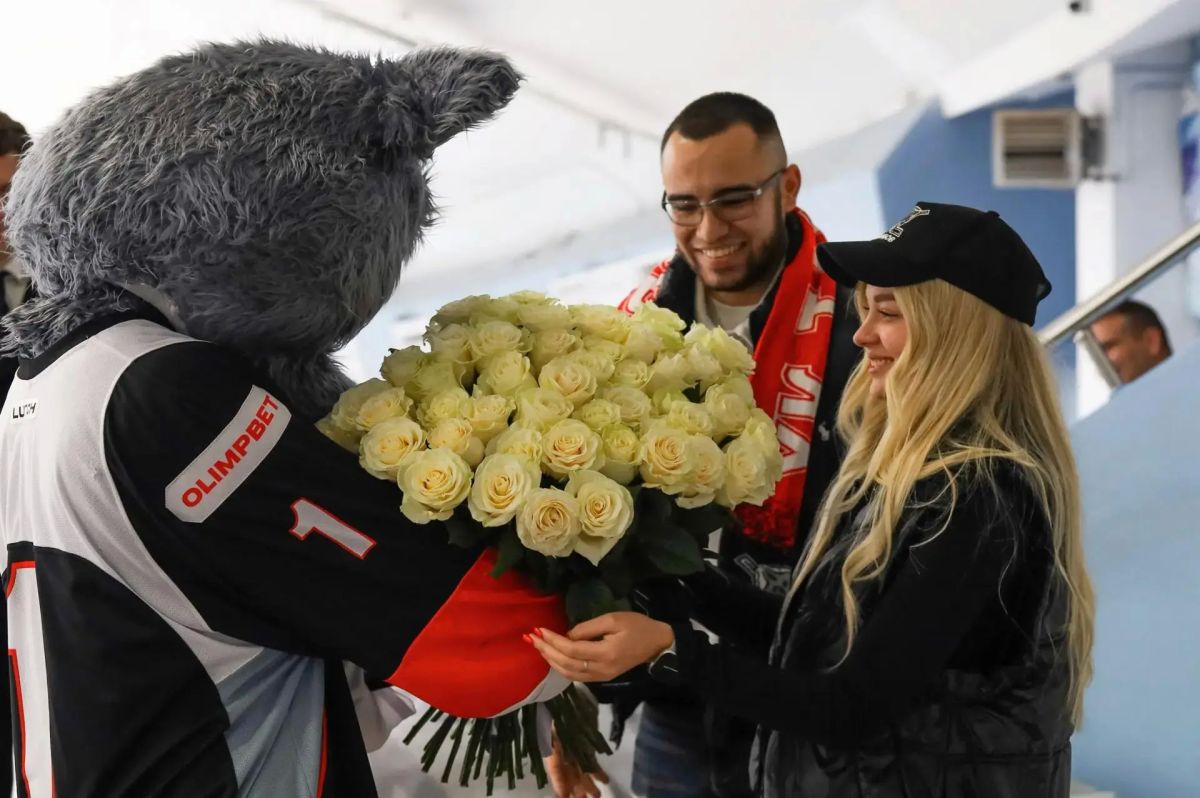 На сегодняшнем матче ХК "Тамбов" - ХК "ЦСК-ВВС" тамбовчанин сделал предложение своей девушке На сегодняшнем матче ХК "Тамбов" - ХК "ЦСК-ВВС" тамбовчанин сделал предложение своей девушке