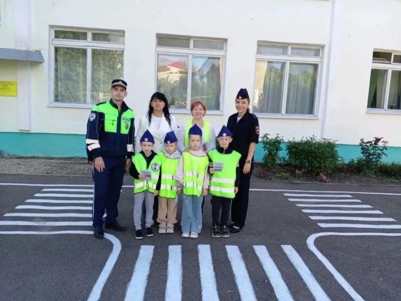 В Мичуринске прошла профилактическая акция «Детям - безопасную дорогу» В Мичуринске прошла профилактическая акция «Детям - безопасную дорогу»